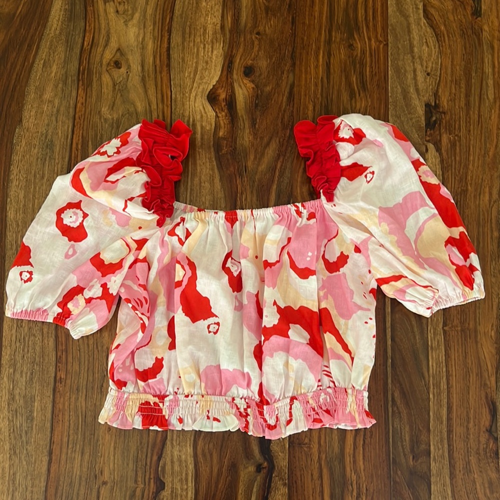 ELLIATT Bubble Sleeve Crop Blouse